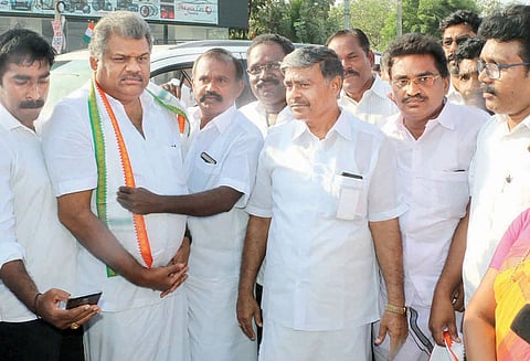 13 பேர் சாவுக்கு அரசு பொறுப்பேற்க வேண்டும் ஜி.கே.வாசன் பேட்டி