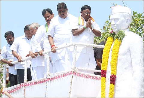 மத்தியில் சர்வாதிகார ஆட்சி நடக்கிறது நாராயணசாமி குற்றச்சாட்டு