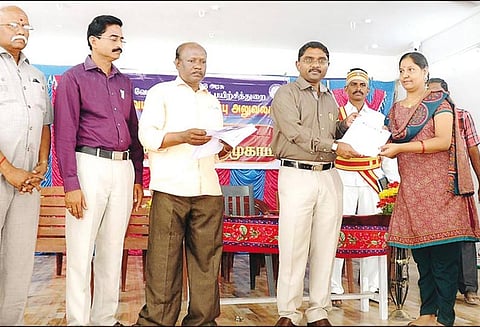 தனியார் வேலை வாய்ப்பு முகாம்களை படித்த இளைஞர்கள் பயன்படுத்திக்கொள்ள வேண்டும்