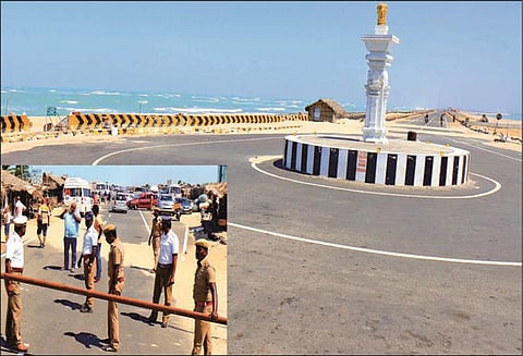 கடல் கொந்தளிப்பு காரணமாக தனுஷ்கோடி அரிச்சல்முனைக்கு சுற்றுலா வாகனங்கள் செல்ல தடை