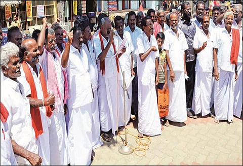 கோரிக்கைகளை வலியுறுத்தி விவசாய தொழிலாளர்கள் ஆர்ப்பாட்டம்