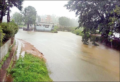 தொடர் கனமழை எதிரொலி: பாகமண்டலா காவிரி ஆற்றில் வெள்ளப்பெருக்கு