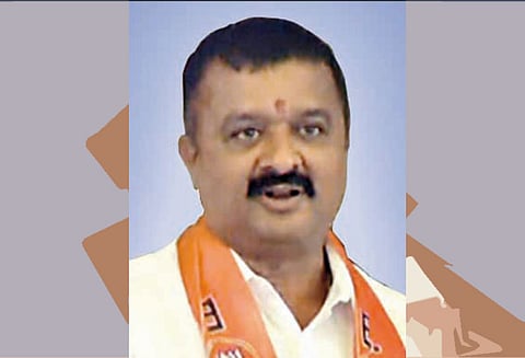 ராமநகர் தொகுதியில் குமாரசாமி மனைவியை எதிர்த்து போட்டியிட்ட பா.ஜனதா வேட்பாளர் திடீர் விலகல்