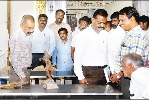 திருவாரூர் தியாகராஜர் கோவிலில் சிலைகள் ஆய்வு பணியை ஐ.ஜி. பொன்மாணிக்கவேல் பார்வையிட்டார்