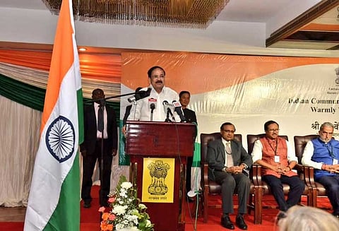 வெளிநாட்டுக்கு சென்று படியுங்கள், பணிபுரியுங்கள்; சொந்த நாட்டை மறவாதீர்: வெங்கையா நாயுடு