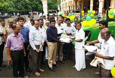 ரூ.30 லட்சம் மானியத்தில் வேளாண்மை எந்திரம் - கலெக்டர் வழங்கினார்