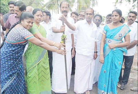 திருச்செங்கோடு பகுதியில் ரூ.8.34 கோடியில் வளர்ச்சிப்பணிகள் அமைச்சர் தங்கமணி தொடங்கி வைத்தார்