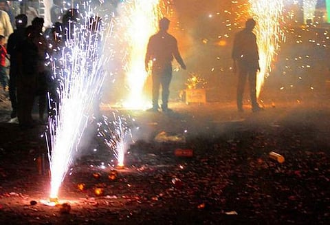 அரசு அனுமதித்த நேரங்களில் மட்டுமே பட்டாசு வெடிக்க வேண்டும் - போலீஸ் சூப்பிரண்டு பண்டிகங்காதர் அறிவுரை