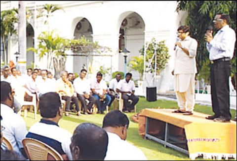 பருவமழை காலத்தில் பல்நோக்கு ஊழியர்களின் பணி முக்கியமானது கவர்னர் கிரண்பெடி வலியுறுத்தல்