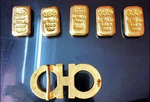 சார்ஜாவில் இருந்து கோவைக்கு: விமானத்தில் கடத்தி வந்த 761 கிராம் தங்க கட்டிகள் பறிமுதல் - சூடான் நாட்டை சேர்ந்தவர் கைது