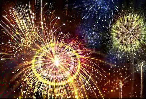 மராட்டியத்தில் இன்று பெரிய தீபாவளி: சுப்ரீம் கோர்ட்டு உத்தரவுப்படி பட்டாசு வெடிப்பதை உறுதி செய்யுங்கள் - போலீஸ் அதிகாரிகளுக்கு அரசு சுற்றறிக்கை