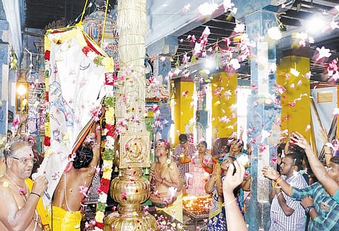 தஞ்சை சுப்பிரமணியசுவாமி கோவிலில் கந்தசஷ்டி விழா கொடியேற்றத்துடன் தொடங்கியது