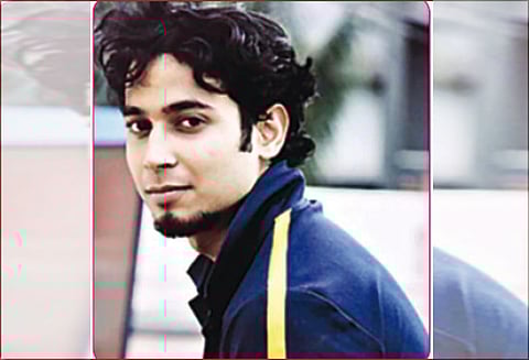 சின்னவீராம்பட்டினம் கடல் அலையில் சிக்கிய மாணவர் உடல் கரை ஒதுங்கியது மற்றொருவரின் கதி என்ன?