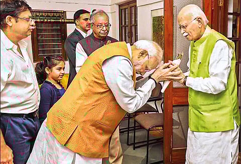 91-வது பிறந்த நாள்: எல்.கே.அத்வானிக்கு, பிரதமர் மோடி நேரில் வாழ்த்து