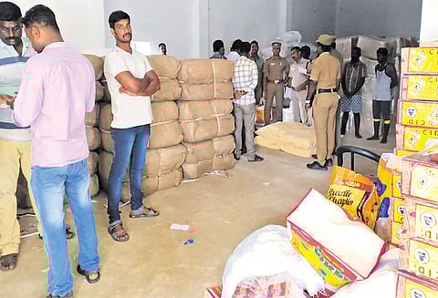 பூந்தமல்லியில் குடோனில் பதுக்கிய 10 டன் குட்கா பறிமுதல் 5 பேர் கைது