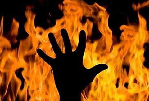 திருமருகல் அருகே, குடும்ப பிரச்சினையால் தீக்குளித்து பெண் சாவு - போலீசார் விசாரணை