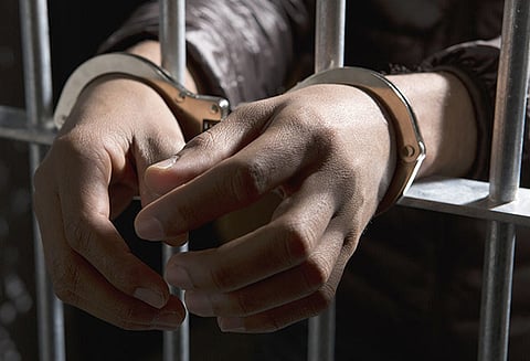 இங்கிலாந்து: விபத்தில் இந்தியரை கொன்ற போலீஸ் அதிகாரிக்கு சிறை