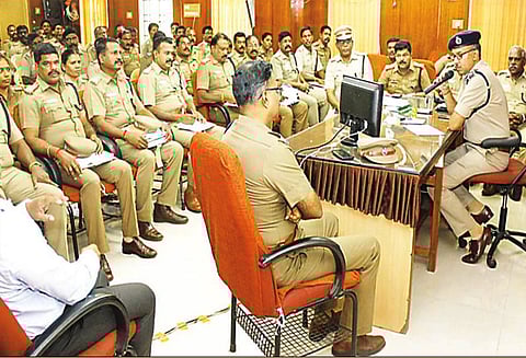 விழுப்புரம் மாவட்டத்தில் சட்டம்-ஒழுங்கு பாதுகாப்பு குறித்த ஆய்வுக்கூட்டம் - போலீஸ் டி.ஐ.ஜி. தலைமையில் நடந்தது