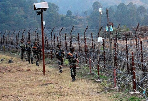 பாகிஸ்தான் எல்லையில் காஷ்மீருக்குள் ஊடுருவ தயார்நிலையில் 160 பயங்கரவாதிகள் - ராணுவ அதிகாரி தகவல்