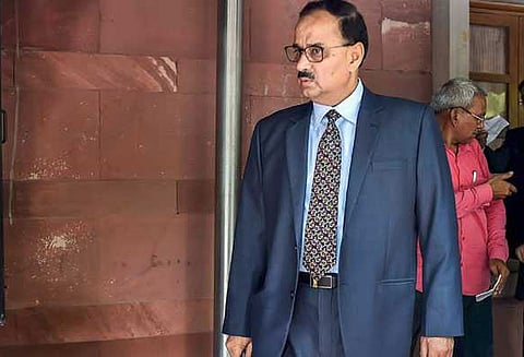 சிபிஐ இயக்குநர் அலோக் வர்மாவுக்கு எதிரான விசாரணை அறிக்கை சுப்ரீம் கோர்ட்டில் தாக்கல்