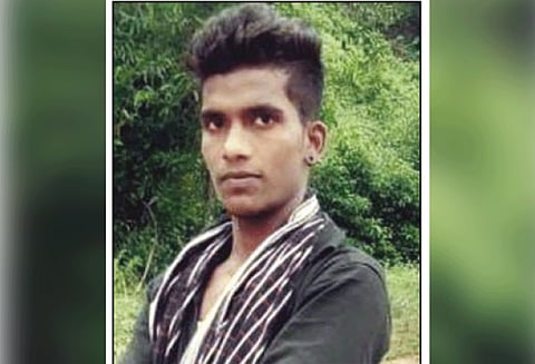 அரூர் பிளஸ்-2 மாணவி பலாத்கார வழக்கில் போலீசார் தேடிய ரமேஷ் சேலம் கோர்ட்டில் சரண்