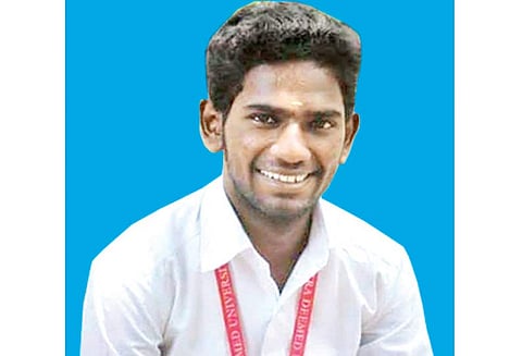 தஞ்சை சாஸ்த்ரா பல்கலைக்கழக விடுதி அறையில் தூக்கில் பிணமாக தொங்கிய சட்டக்கல்லூரி மாணவர்