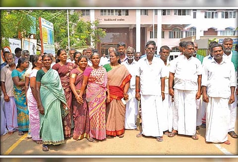 ஸ்டெர்லைட் ஆலையை திறக்க வேண்டும்: கலெக்டரிடம் கிராம மக்கள் கோரிக்கை