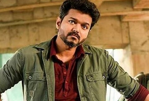 புகைப்பிடிக்கும் காட்சி : கேரளாவில் விஜய் மீது வழக்கு