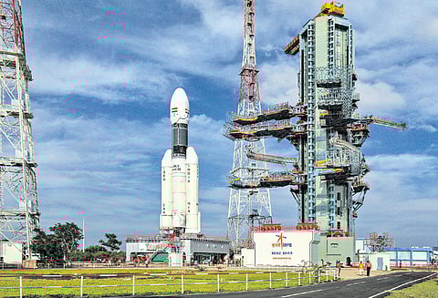 26 மணிநேர ‘கவுண்ட்டவுன்’ தொடங்கியது ஜி.எஸ்.எல்.வி. மார்க்-3-டி2 ராக்கெட் இன்று விண்ணில் பாய்கிறது