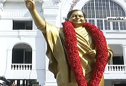 அதிமுக தலைமை அலுவலகத்தில் ஜெயலலிதாவின் புதிய சிலை திறப்பு