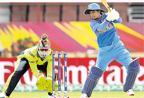 பெண்கள் 20 ஓவர் உலக கோப்பை கிரிக்கெட்டில் அயர்லாந்தை வீழ்த்தி இந்திய அணி அரைஇறுதிக்கு முன்னேற்றம்