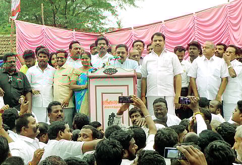 தமிழக ஆட்சிக்கு முடிவு கட்ட 234 தொகுதிகளிலும் மக்கள் காத்திருக்கிறார்கள் குடியாத்தத்தில் டி.டி.வி.தினகரன் எம்.எல்.ஏ. பேச்சு