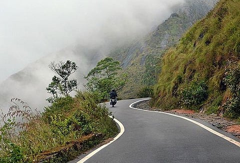 அய்யப்ப பக்தர்களின் வசதிக்காக குமுளி மலைப்பாதையில் போக்குவரத்து மாற்றம் - ஆர்.டி.ஓ. தலைமையில் ஆலோசனை