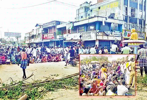 ‘கஜா’ புயலால் பாதிப்பு குடிநீர் கேட்டு அ.தி.மு.க. எம்.எல்.ஏ வீடு முற்றுகை