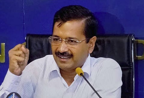 பாகிஸ்தானால் கொடூர முறையில் கொல்லப்பட்ட வீரரின் குடும்பத்துக்கு கெஜ்ரிவால் ரூ.1 கோடி இழப்பீடு