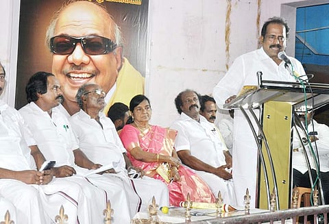 அரசு தீவிர நடவடிக்கை எடுத்து இருந்தால், புயல் உயிரிழப்பை தடுத்து இருக்கலாம் கவிஞர் காசிமுத்து மாணிக்கம் பேச்சு