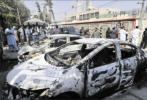 பாகிஸ்தானில் பயங்கரம்: சீன தூதரகத்தை தாக்க முயற்சி; 4 பேர் பலி - 3 பயங்கரவாதிகள் சுட்டுக்கொலை