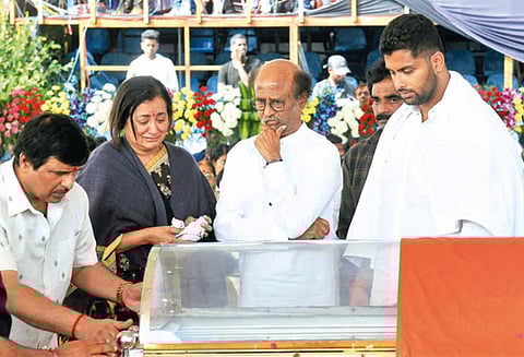 பெங்களூருவில், அரசு மரியாதையுடன் நடக்கிறது; நடிகர் அம்பரீஷ் உடல் இன்று அடக்கம் - குமாரசாமி, ரஜினிகாந்த் நேரில் அஞ்சலி