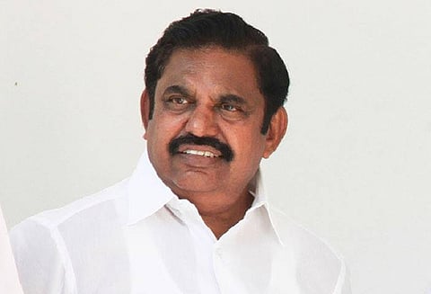 கஜா புயல் பாதிப்பு குறித்து ஆய்வு செய்ய சென்னையில் இருந்து ரயிலில் நாகை புறப்பட்டார் முதலமைச்சர் பழனிச்சாமி