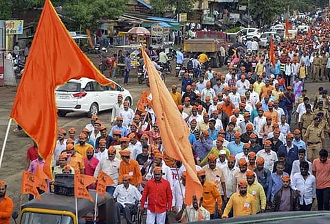 மராட்டியத்தில் மராத்தா சமுதாயத்தினருக்கு 16 சதவீதம் இடஒதுக்கீடு அளிக்கும் மசோதா நிறைவேறியது
