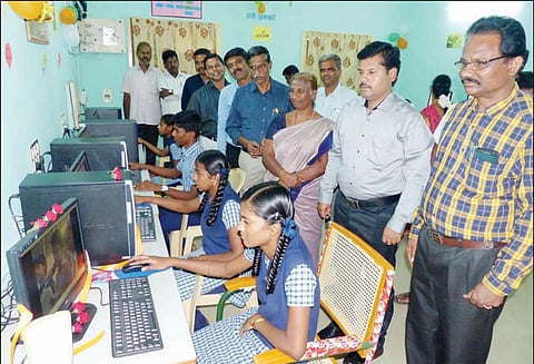 தர்மபுரி மாவட்டம் முழுவதும் அனைத்து அரசு பள்ளிகளிலும் விரைவில் கணினி மின்நூலகம் முதன்மை கல்வி அலுவலர் ராமசாமி தகவல்