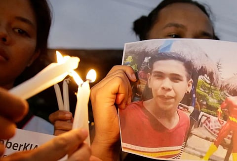 17 வயது சிறுவனை சுட்டுக்கொன்ற வழக்கில் போலீசார் 3 பேருக்கு தலா 40 ஆண்டு சிறை பிலிப்பைன்ஸ் கோர்ட்டு அதிரடி தீர்ப்பு