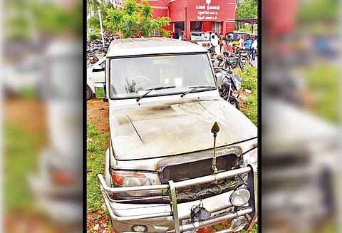 தேனி அருகே பரபரப்பு: பா.ஜ.க. நிர்வாகி காருக்கு தீ வைப்பு? - போலீசார் விசாரணை