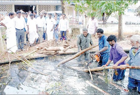 புயல் பாதித்த 7 மாவட்டங்களில் தொற்று நோயினால் யாரும் பாதிக்கப்படவில்லை அமைச்சர் பேட்டி