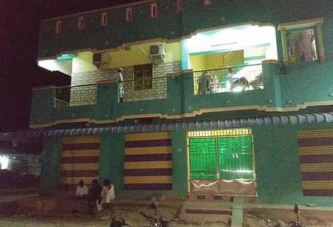 பேரணாம்பட்டு நகராட்சி முன்னாள் கவுன்சிலர் வீட்டில் வருமான வரித்துறையினர் திடீர் சோதனை முக்கிய ஆவணங்கள் சிக்கின