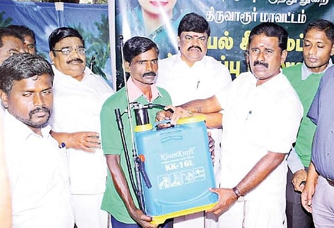 180 மருத்துவ குழுக்கள் மூலம் தொற்று நோய் தடுப்பு பணி அமைச்சர்கள் தொடங்கி வைத்தனர்