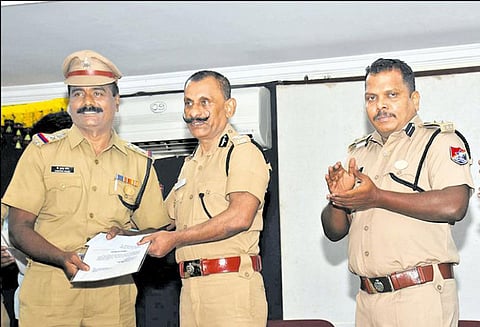 சிலை கடத்தல் தடுப்பு பிரிவு ஐ.ஜி. பொன் மாணிக்கவேல் இன்று ஓய்வு பெறுகிறார் உருக்கமான பேச்சு