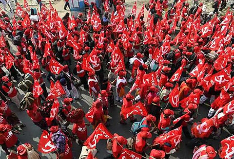 பல்வேறு கோரிக்கைகளை வலியுறுத்தி நாடாளுமன்றம் நோக்கி இன்று விவசாயிகள் பேரணி