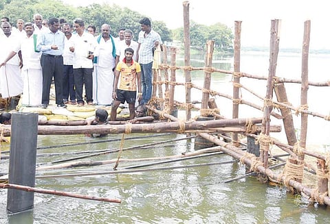 முக்கொம்பு கொள்ளிடம் அணை மதகுகள் உடைப்பு: தற்காலிக சீரமைப்பு பணி 2 வாரங்களில் நிறைவடையும்