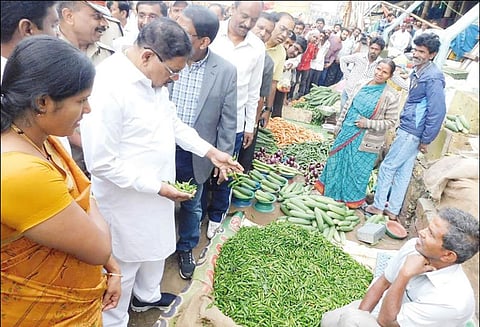 பெங்களூருவில் ஓசூர் ரோடு உள்பட 3 இடங்களில் பெரிய மார்க்கெட்டுகள்